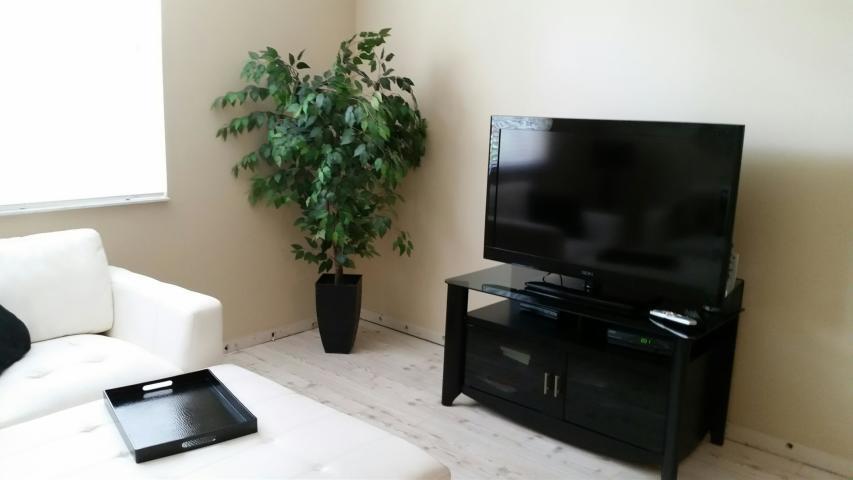Building Photo - 720 S Sapodilla Ave