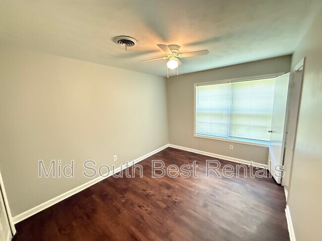 Building Photo - 3010 Ashwood Cove