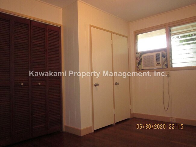 Building Photo - Very Spacious, Well Maintained, Hidden Gem...