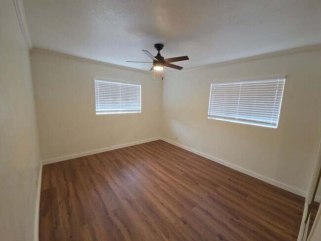 Building Photo - Well Maintained - 2 bedroom home in great area.