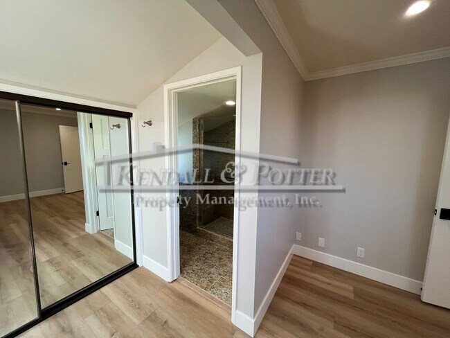 Building Photo - Beautifully Remodeled 4 Bed/2 Full Bath + ...