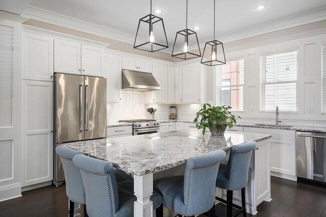 Building Photo - 112 W Starr Ave