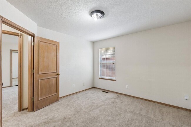 Building Photo - 2725 Blue Quail Pass