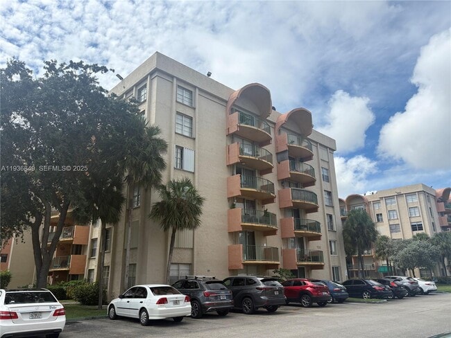 Building Photo - 9350 Fontainebleau Blvd