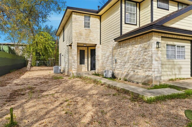 Building Photo - 1708 E 17th St