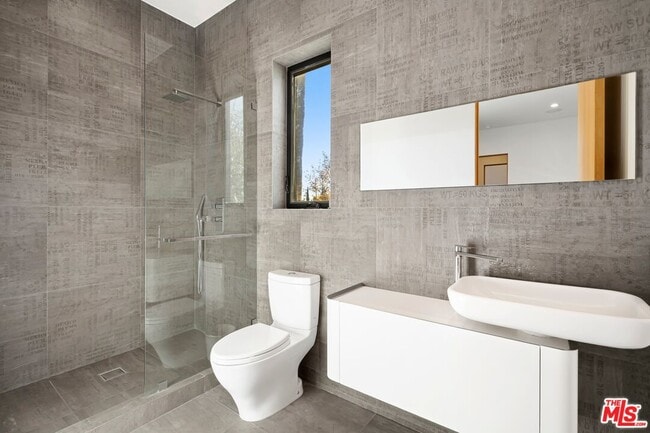 Building Photo - 853 N Kilkea Dr