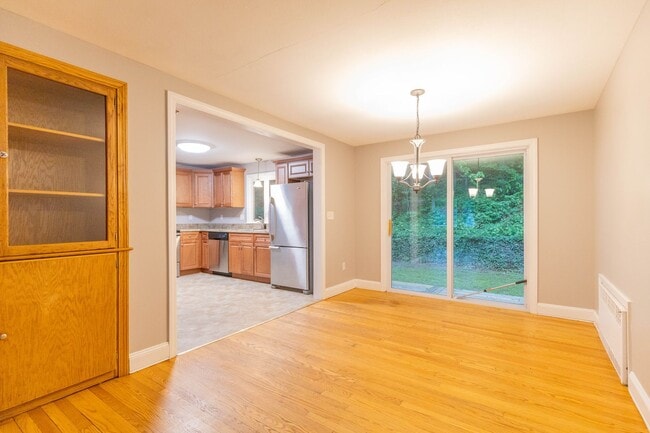 Building Photo - 3 Bedroom, 2 Bathroom home with Finished B...