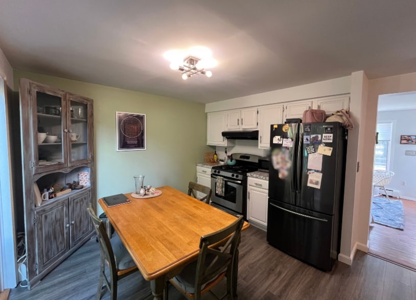 kitchen - 19 Blithewood Ave