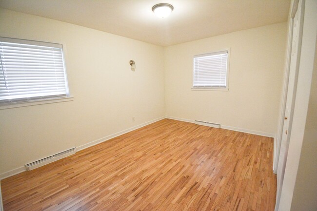 Building Photo - 3 bed 1 bath Available For Rent Near Histo...