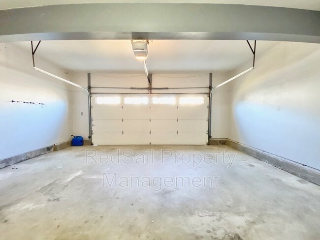 Building Photo - 6 Pine Lake Ct