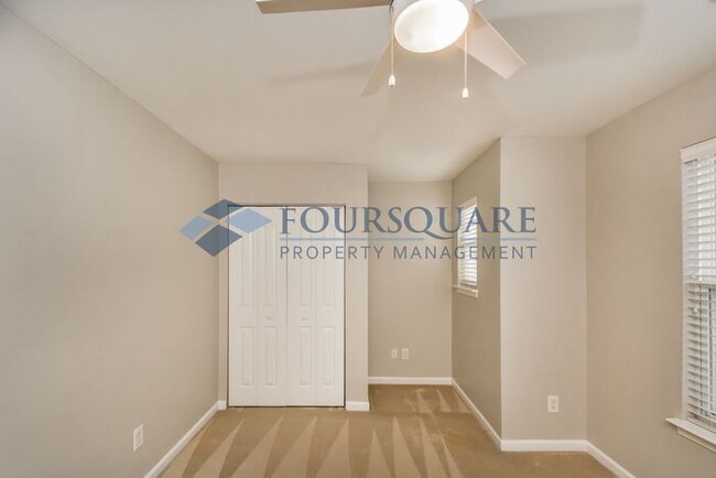 Building Photo - Townhome | 3rd Floor Bonus Room | Fenced Y...