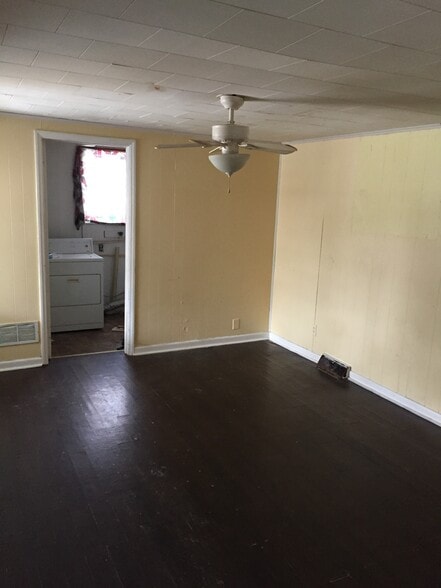 Sitting room - 69 N Main St