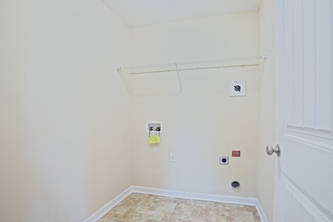 Building Photo - 678 Red Oak Ln