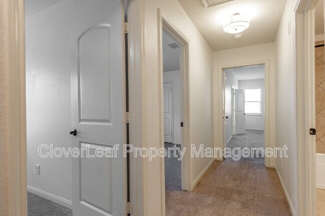 Building Photo - 8003 Oxbow Way