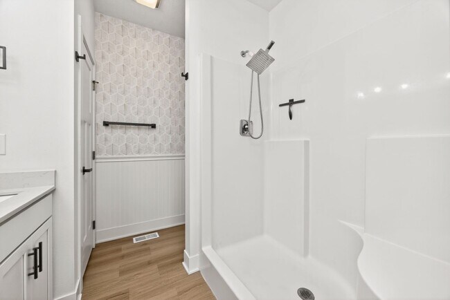 Building Photo - MODERN COMFORT!! 3 Bedroom, 2 Bathroom Home in Ankeny!