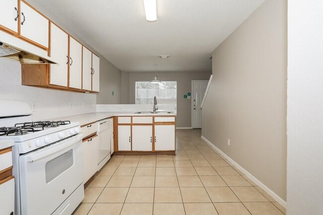 Building Photo - 2202 Tomlinson Trail Dr