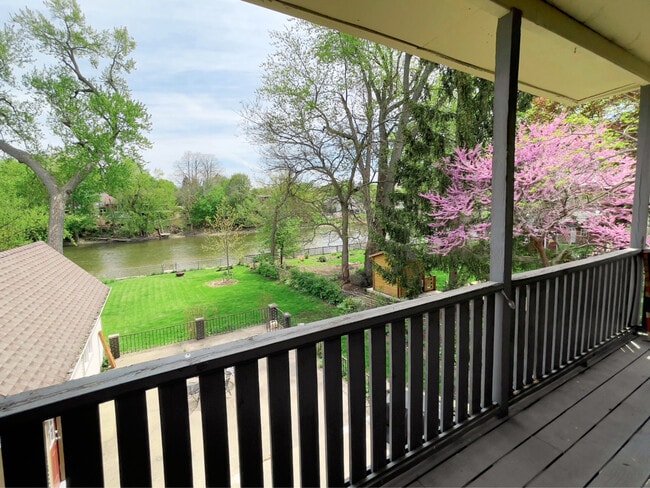 Building Photo - 405 La Fox River Dr