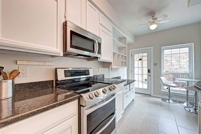 Building Photo - 600 Wilcrest Dr