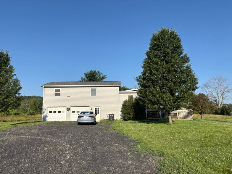 Garage (Apt 2) - 54 Bald Hill Rd