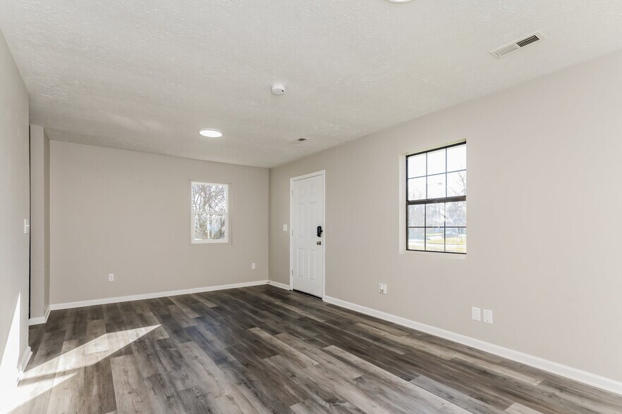 Building Photo - 1851 Norwood Ave