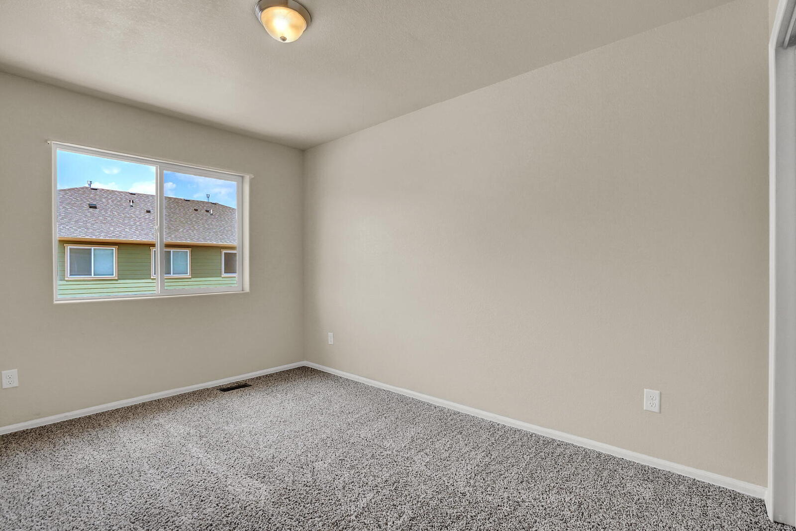 Building Photo - Modern Townhome with Central A/C, 2-Car Ga...