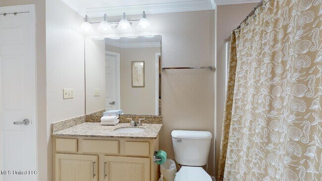 Building Photo - 2228 Beach Dr