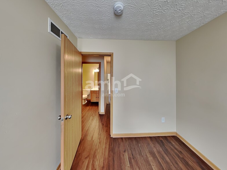 Building Photo - 623 Heartland Meadows Dr