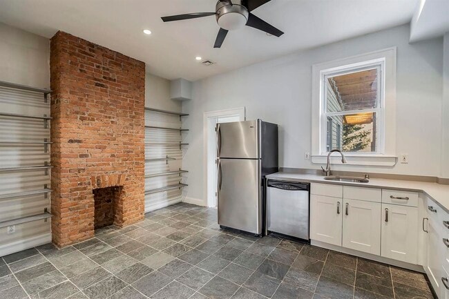 Building Photo - 114A Cottage St