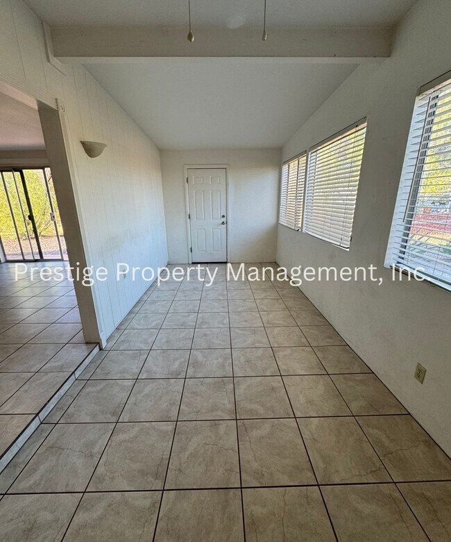 Building Photo - 3bd/2ba home tucked away in Northwest Tucs...