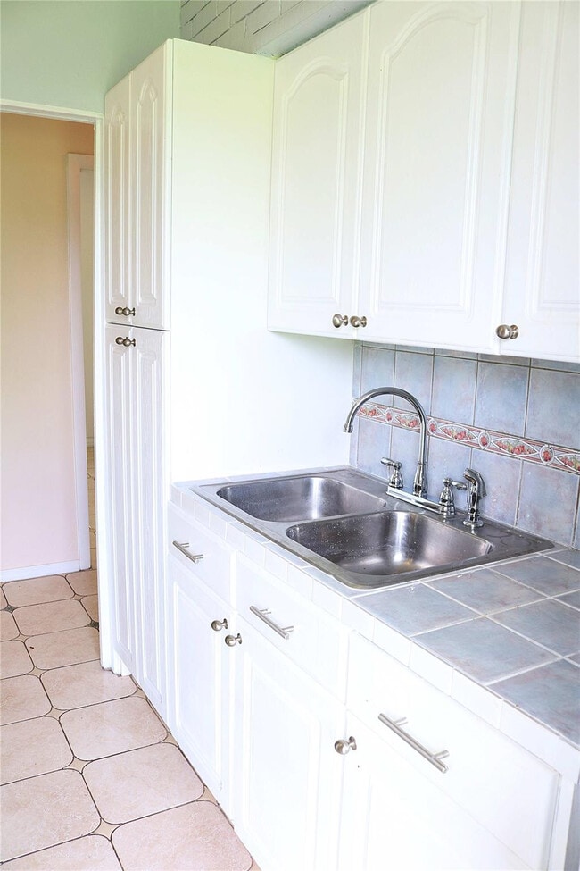 Building Photo - 2640 SW 79th Ave