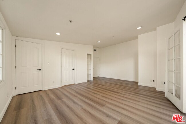 Building Photo - 1109 Pine Dr
