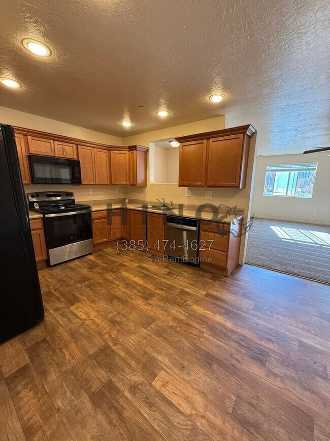 Building Photo - 6941 Village River Ln
