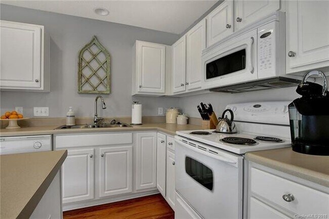 Building Photo - Exclusively Offered by Muse Realty, LLC