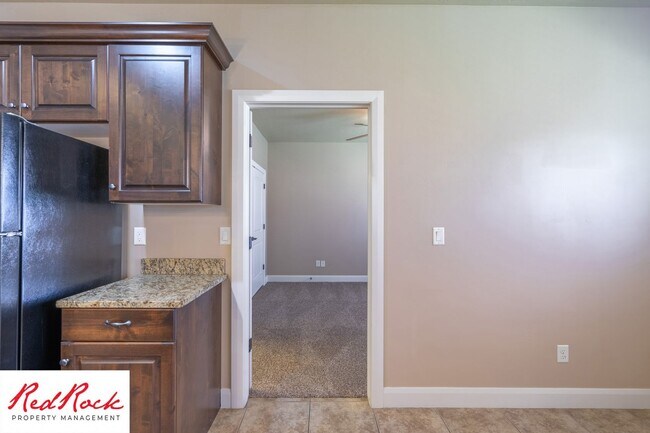 Building Photo - Dog Friendly, Pleasant 4 Bedroom, 2.5 Bathroom Townhome