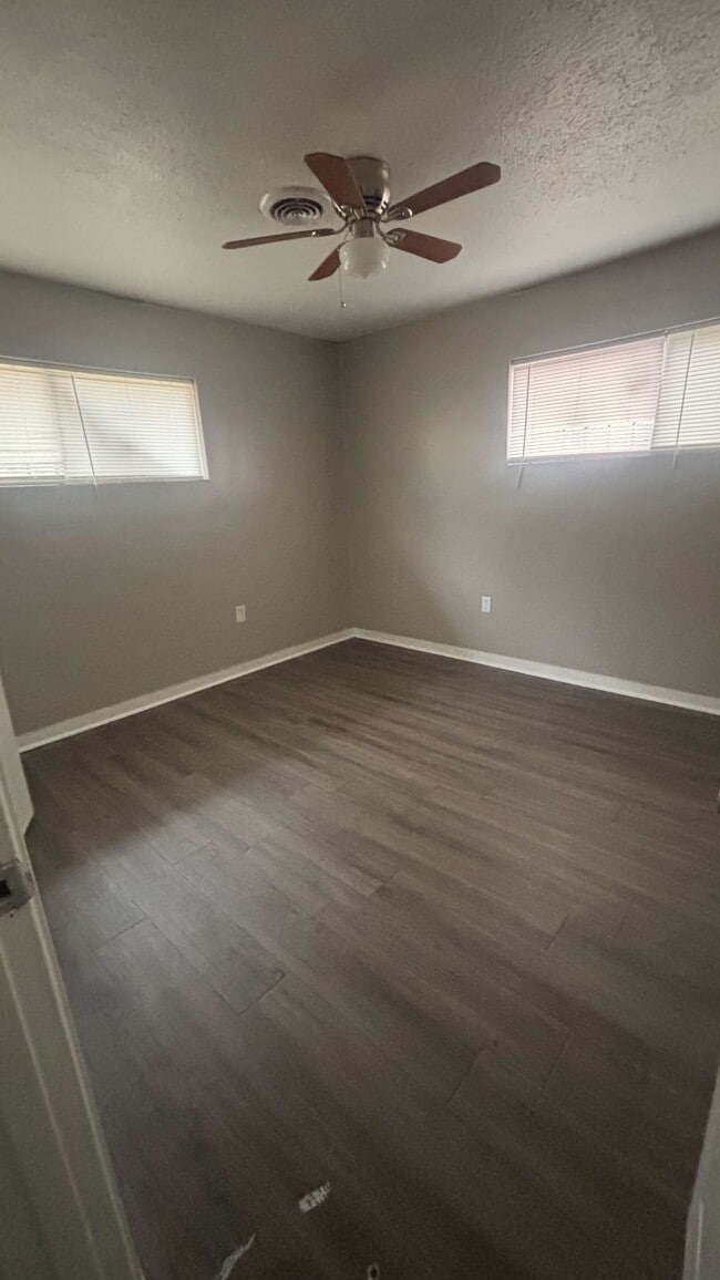 Building Photo - 147 Strafford St