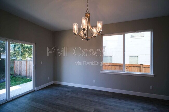 Building Photo - 933 S Sprague Ave