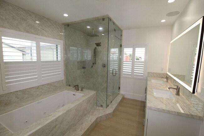 Building Photo - Oxnard Shores: Huge Rooftop Deck w/Ocean Views!