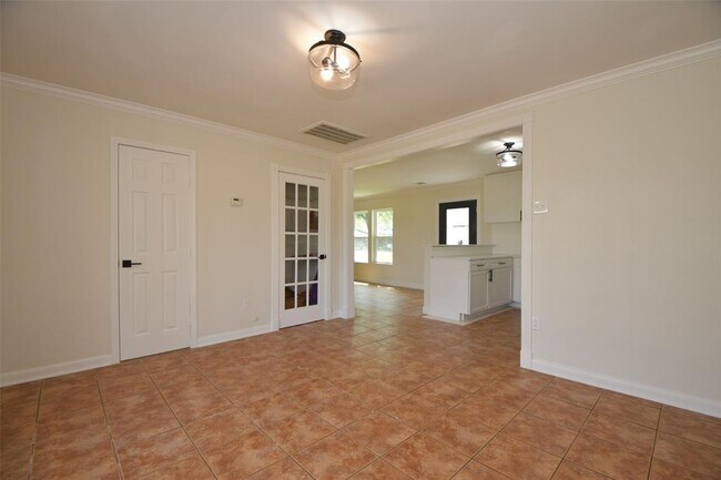 Building Photo - 10946 Fullerton Dr