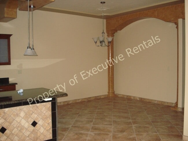 Building Photo - 4206 Tres Ninos Dr