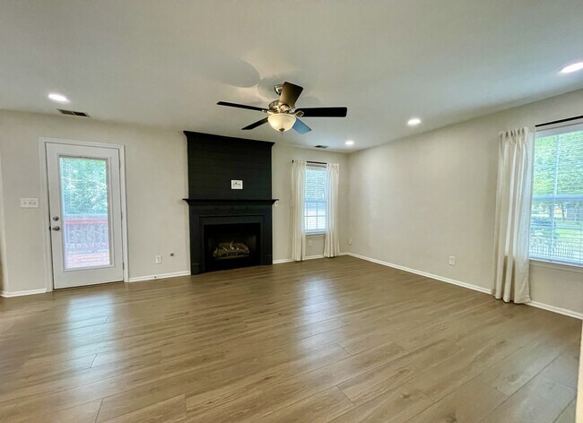 Building Photo - 6207 Oaken Gate Dr S