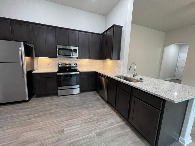 Building Photo - Luxury Duplex in Seguin! (Navarro ISD)