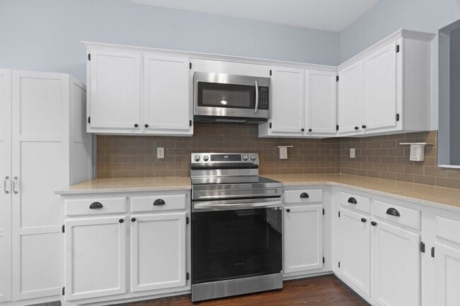 Building Photo - 3708 Gateway Pl