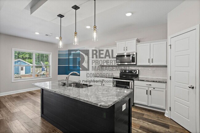 Building Photo - 338 Crusaw Dr