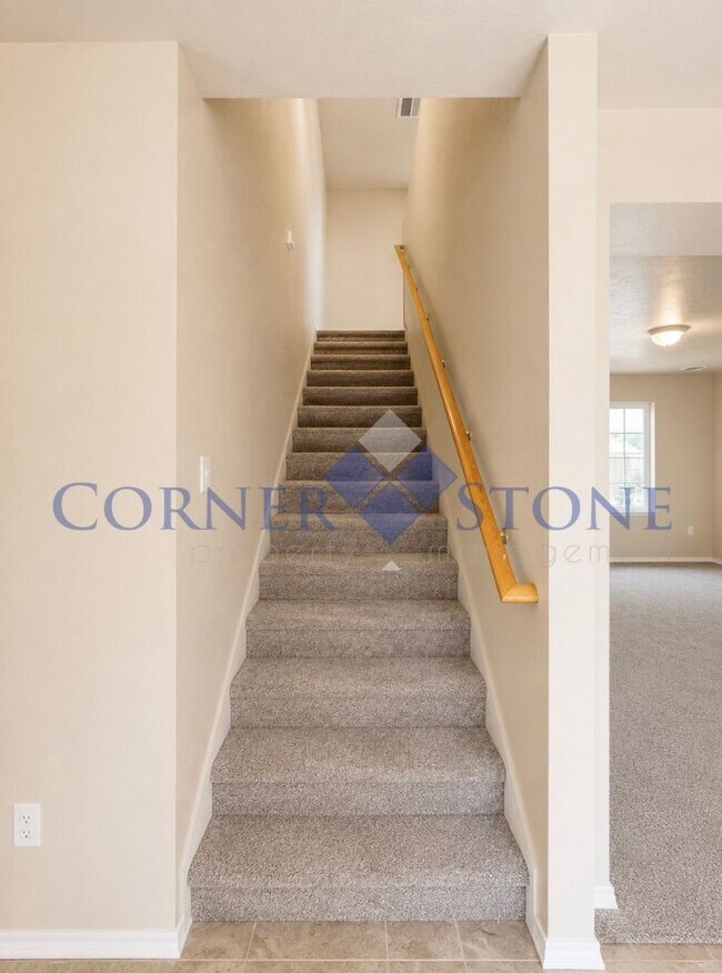 Building Photo - Large 4 Bedroom Home with Bonus Room!
