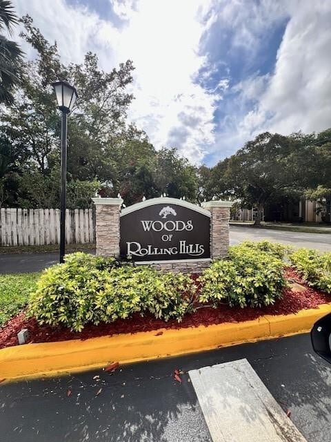 Building Photo - 8331 SW 39th Ct