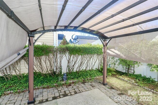 Building Photo - 9408 Meadowmont View Dr