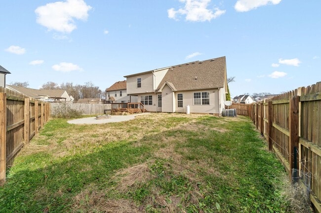 Building Photo - Pet Friendly Three Bedroom with Bonus!