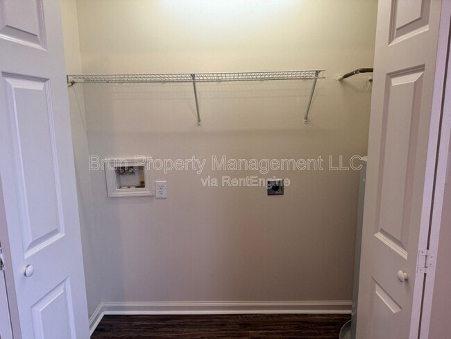 Building Photo - 5606 Boxwood Garden Way