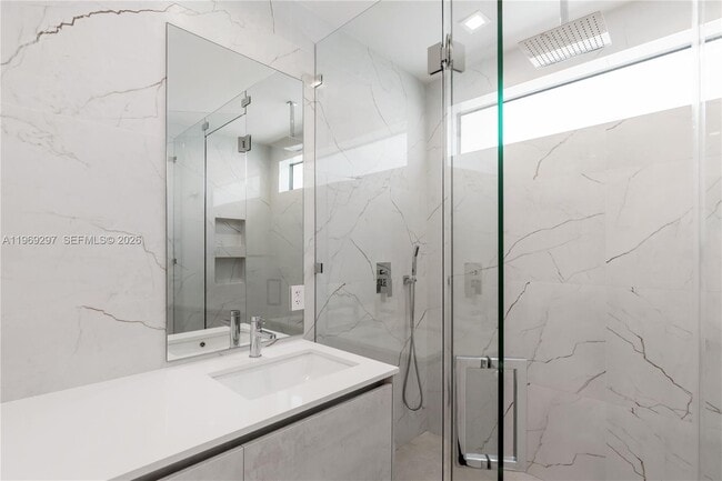 Building Photo - 3047 Elizabeth St