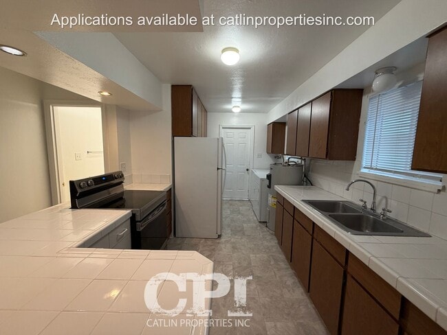 Building Photo - 1050 19th Ave